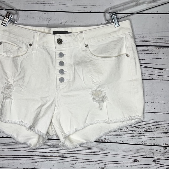 Torrid NWOT Size 16 Optic White Button Fly Raw Hem Distressed Denim Shorts - Picture 2 of 4
